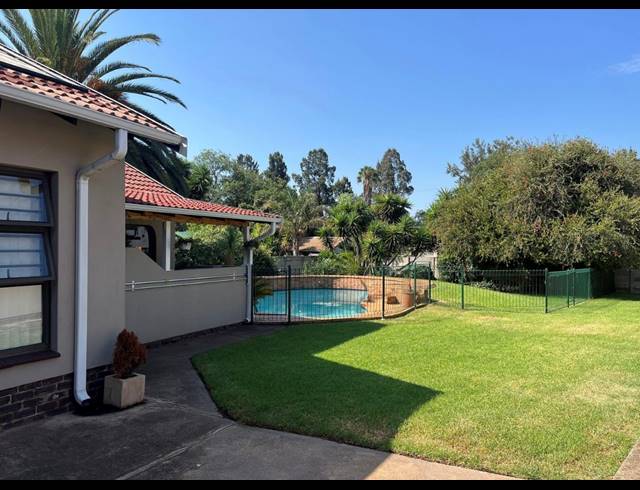 3 BEDROOM FREEHOLD FOR SALE IN BRACKENHURST